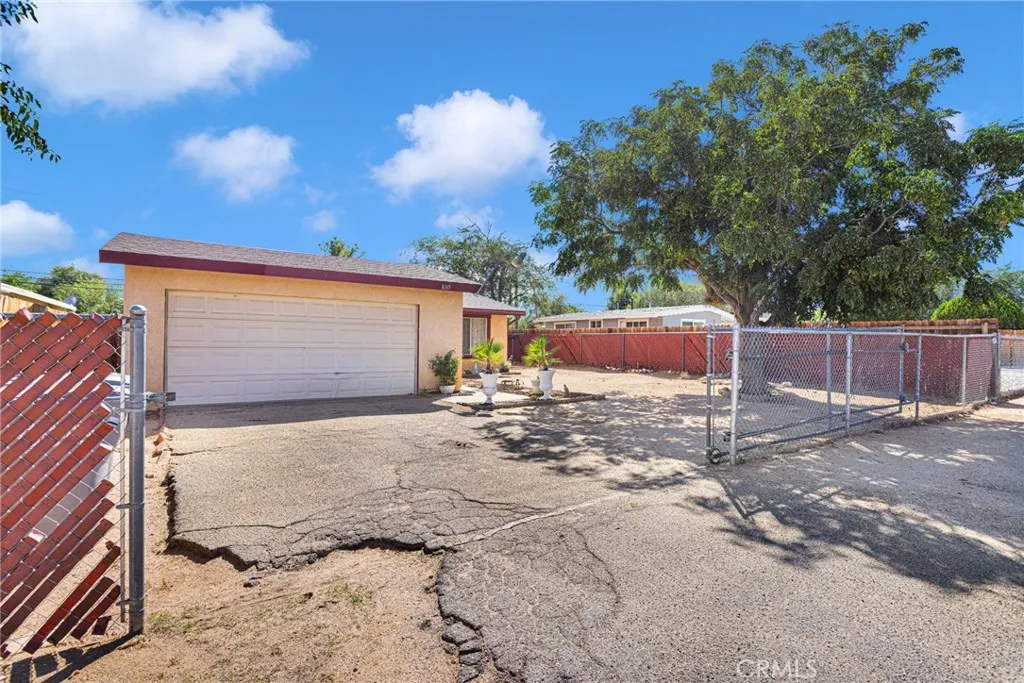 16165 Pine, Hesperia, CA 92345 — photo 3