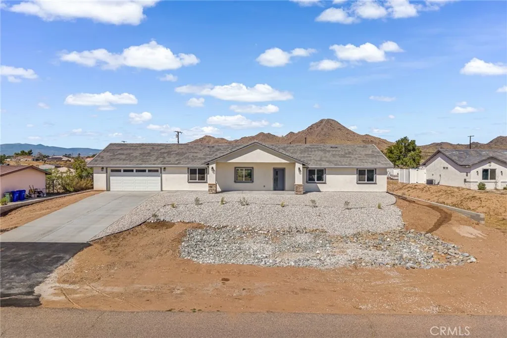 16218 Quantico Rd E, Apple Valley, CA 92307 — photo 2