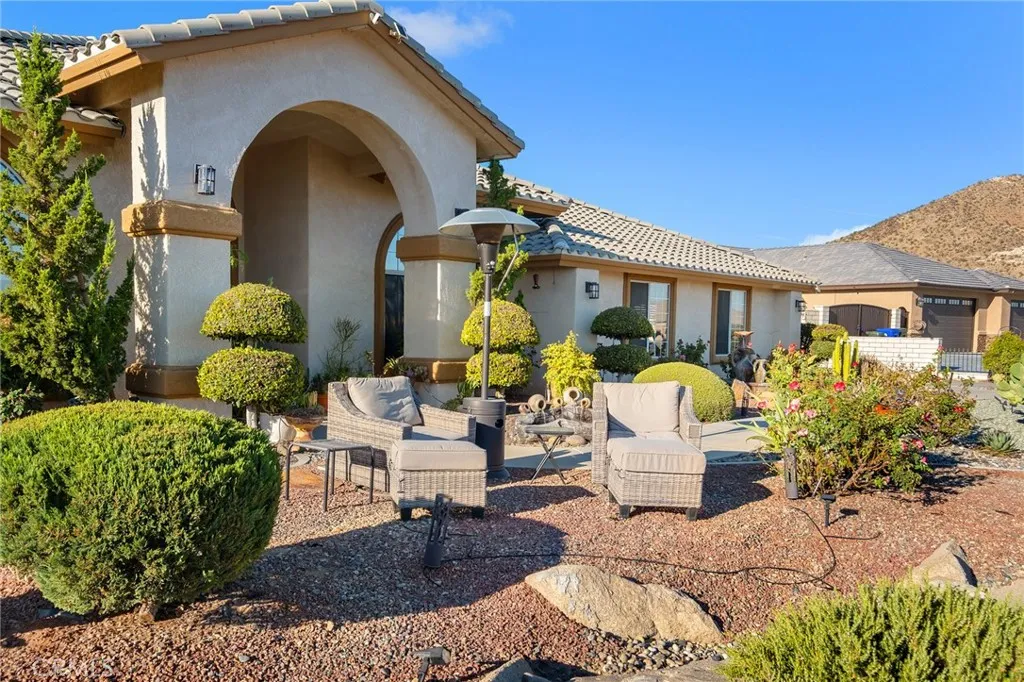 17846 Ohna, Apple Valley, CA 92307 — photo 2