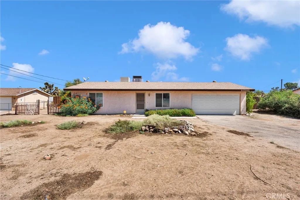 10599 Oakwood — photo
