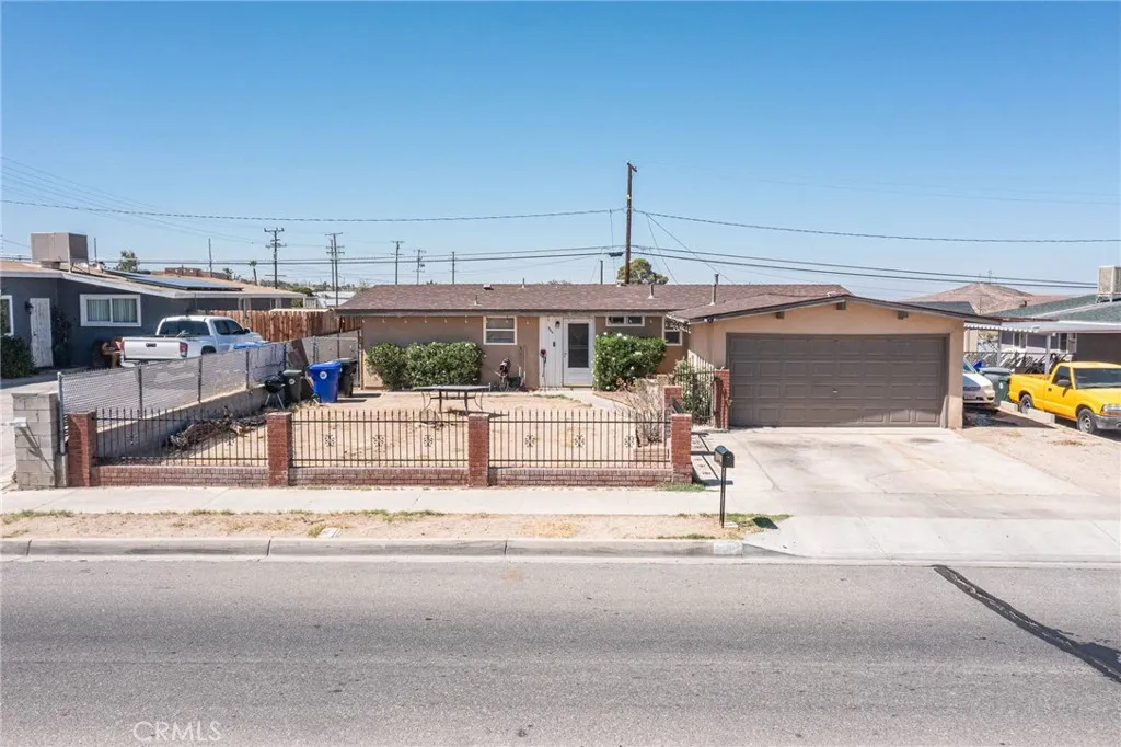 560 S Muriel — photo