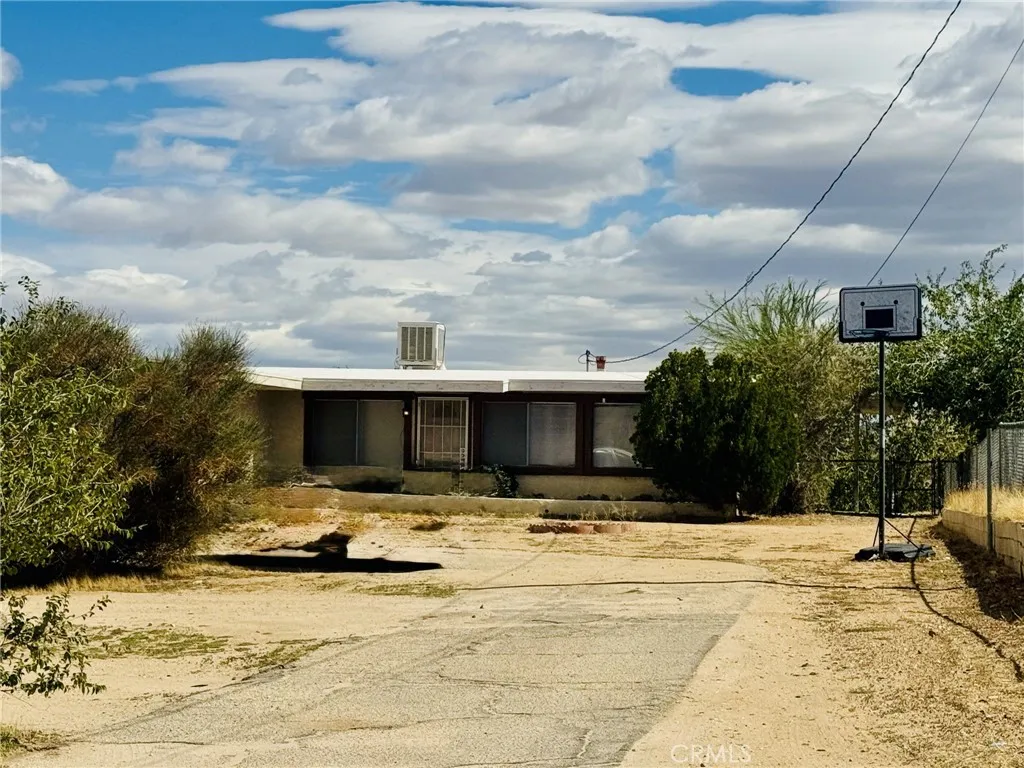 9311 Jacaranda — photo