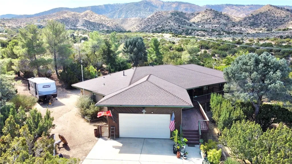945 Nielson Road — photo