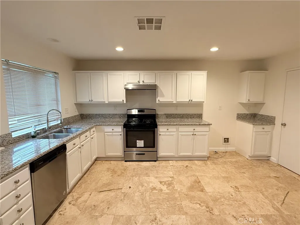 1752 E Ivesbrook — photo