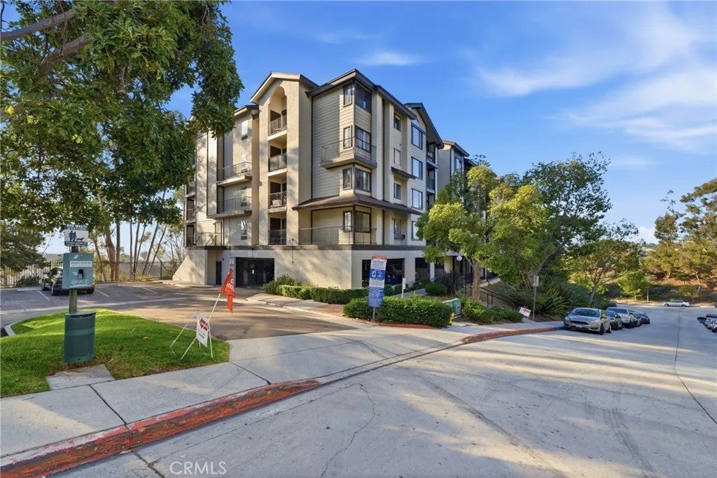 3980 Faircross Place 17 — photo