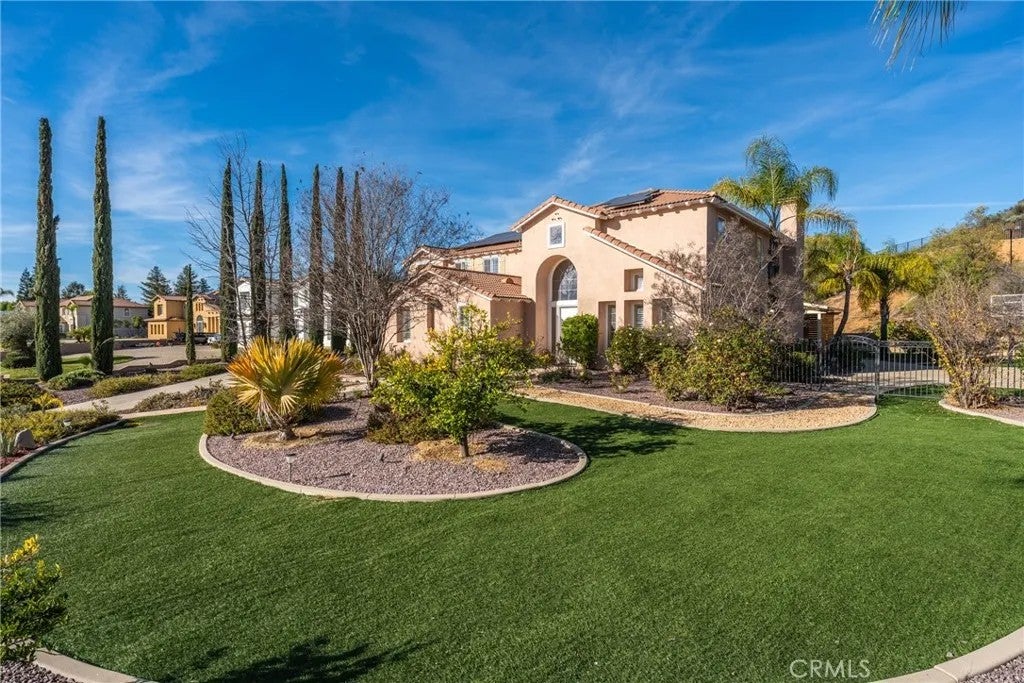 952 Creek View — photo