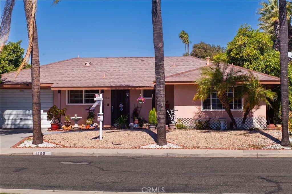1380 Teakwood — photo