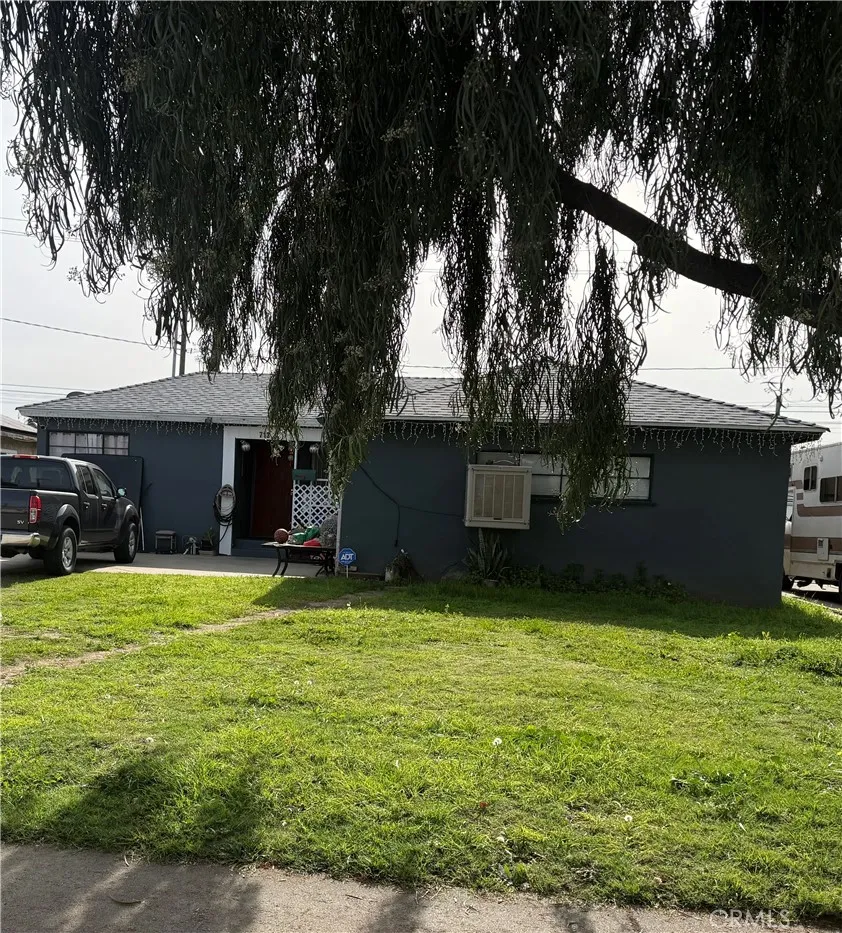 713 W B — photo