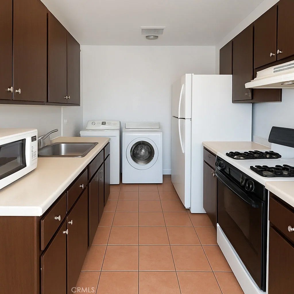 2391 Antigua Court — photo