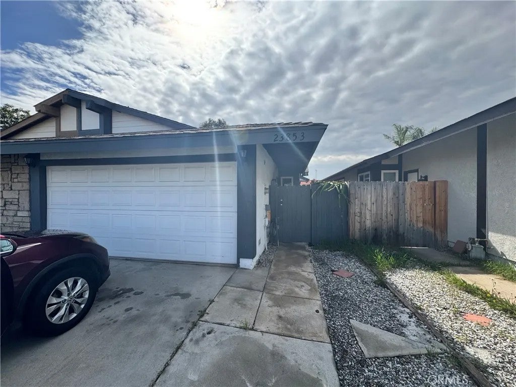 23853 Betts — photo