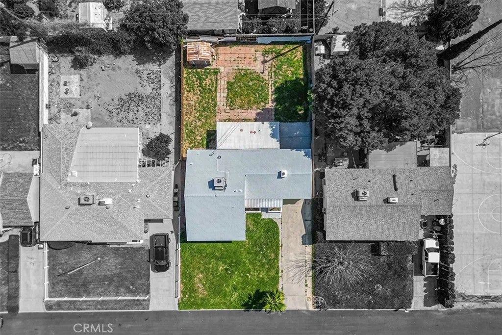 6821 Elmwood — photo