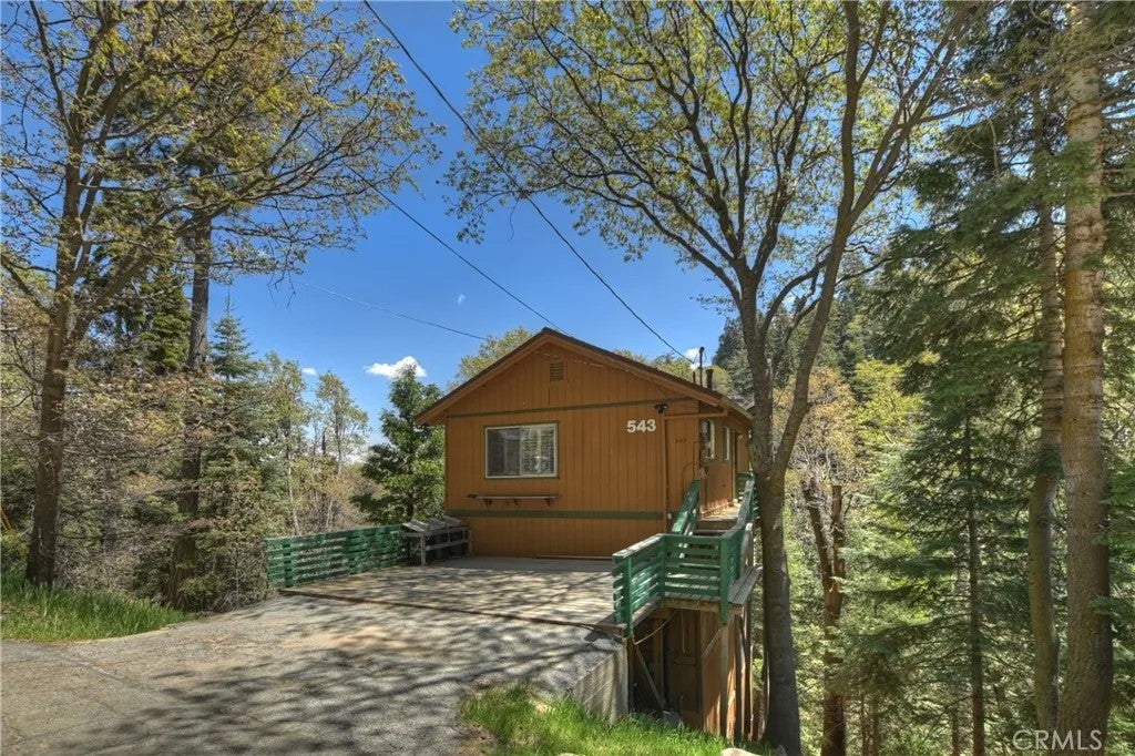 543 Community Drive — photo