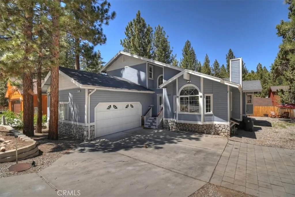 737 E Mountain View — photo