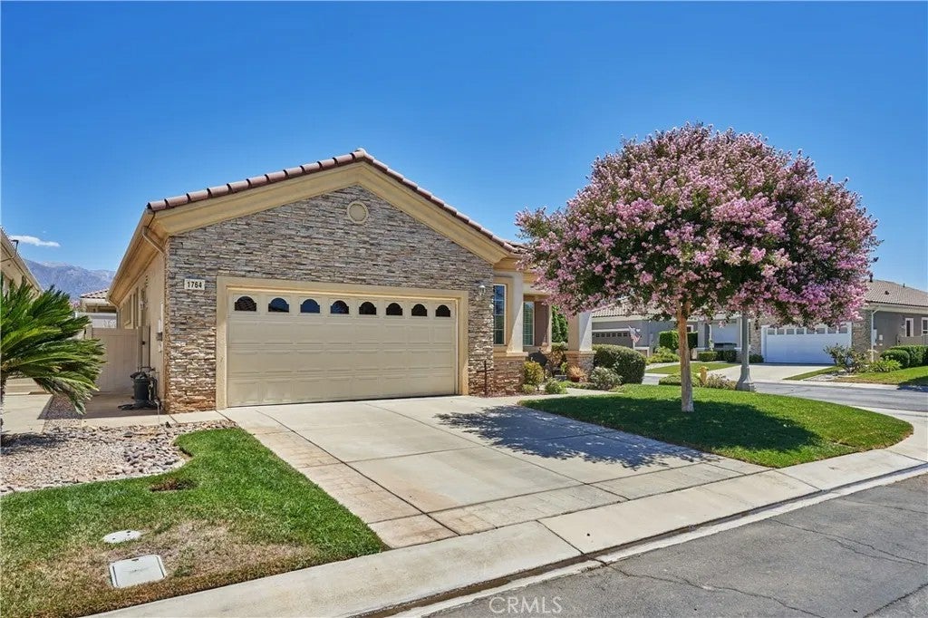 1764 Muirfield — photo