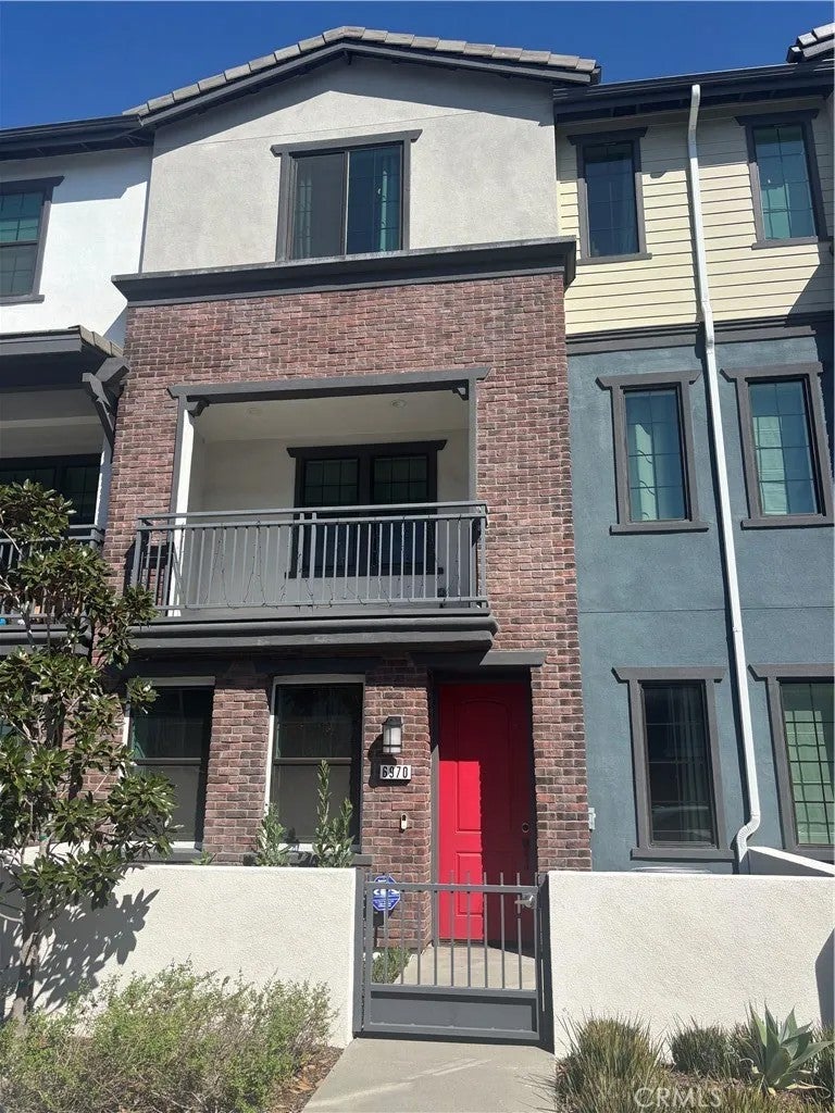 6970 Crimson — photo