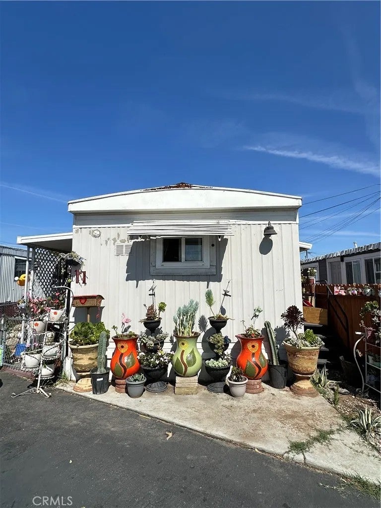 14890 Perris 17 — photo