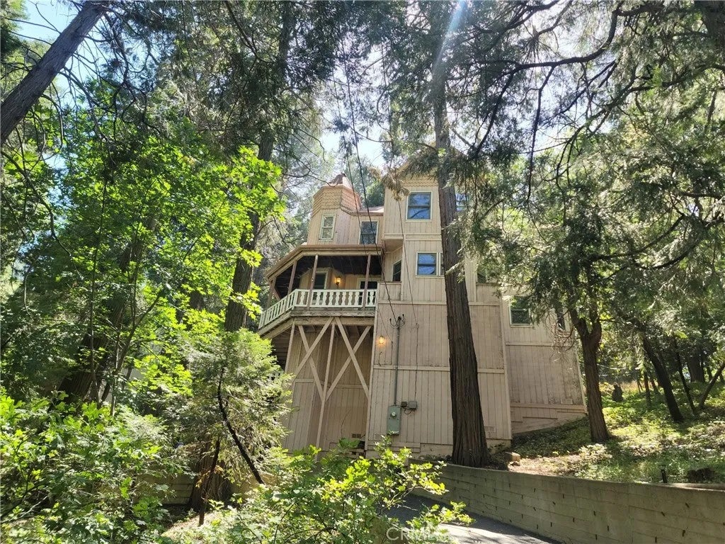 24083 Cresta Drive — photo