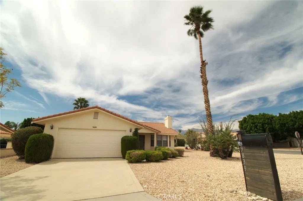 9839 9839 Warwick Dr — photo