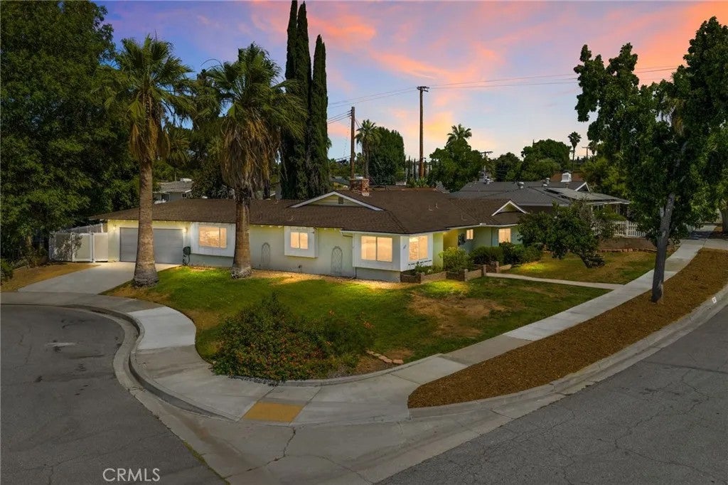 527 Nottingham Drive — photo