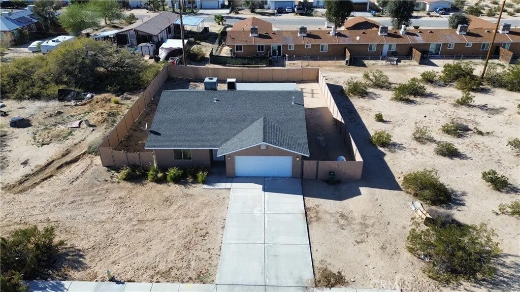 6352 Smoketree Avenue — photo