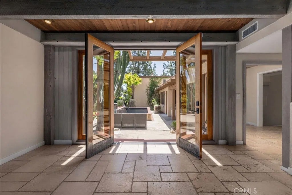 2480 Vista Drive — photo