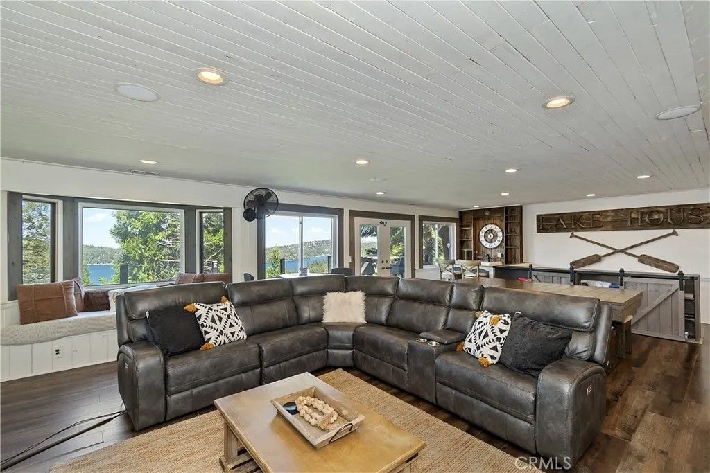 533 Sunderland Court — photo