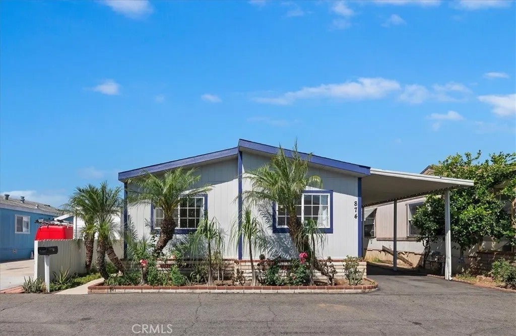 8681 Katella 874 — photo