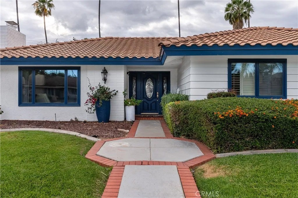 4967 Chapala — photo