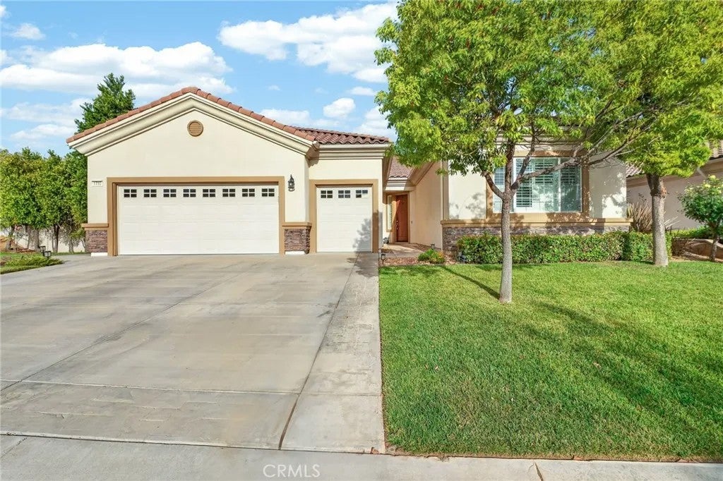 1710 Reyes — photo
