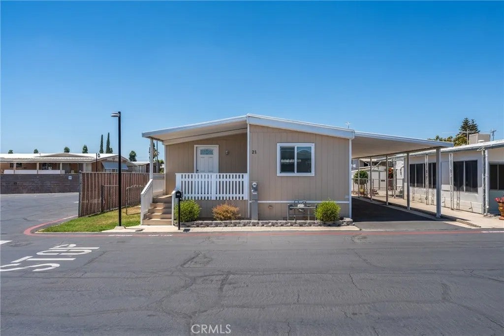 17455 Marygold 21 — photo