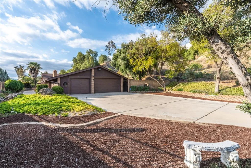 11977 San Timoteo Canyon — photo