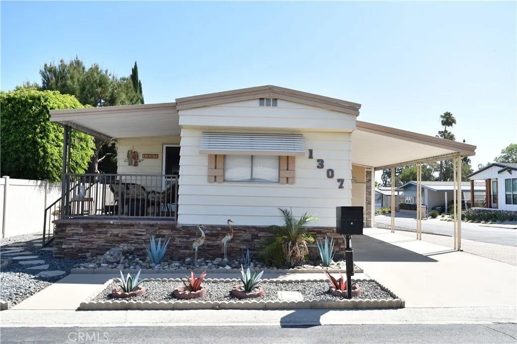 1307 Orangewood — photo