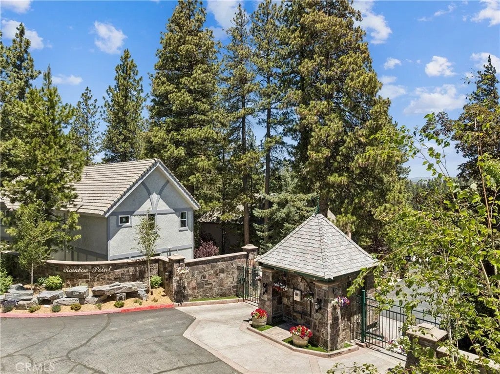 304 Lake Knoll Drive — photo