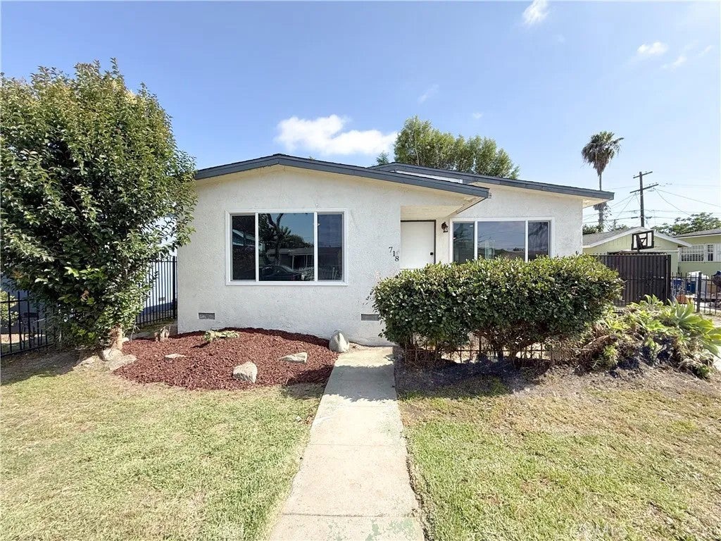 718 E 103rd Place — photo