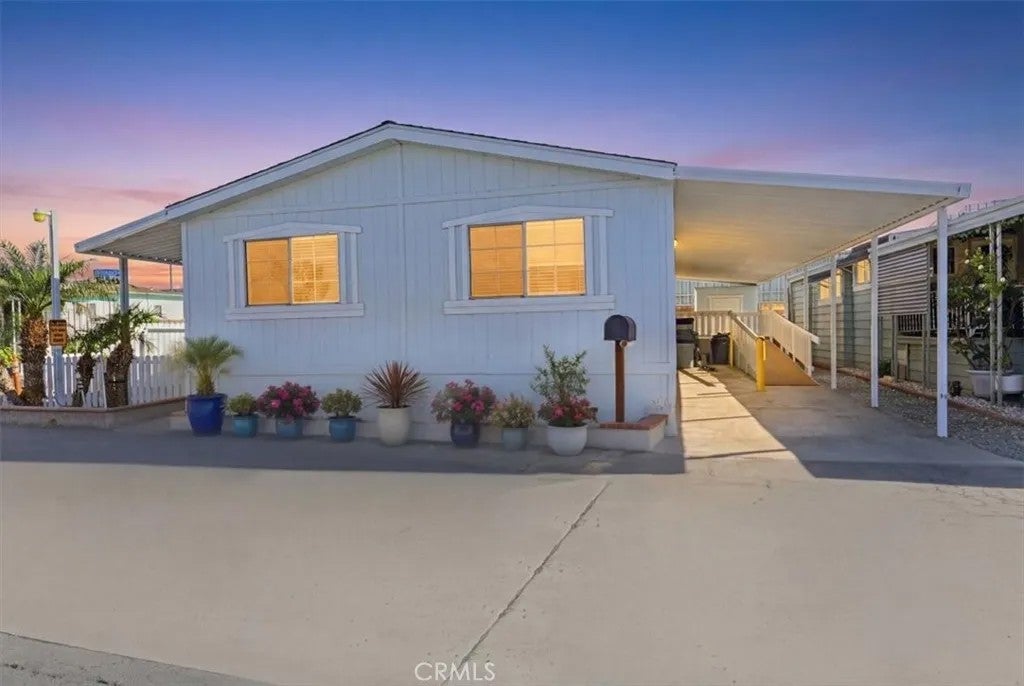 15621 Beach 53 — photo
