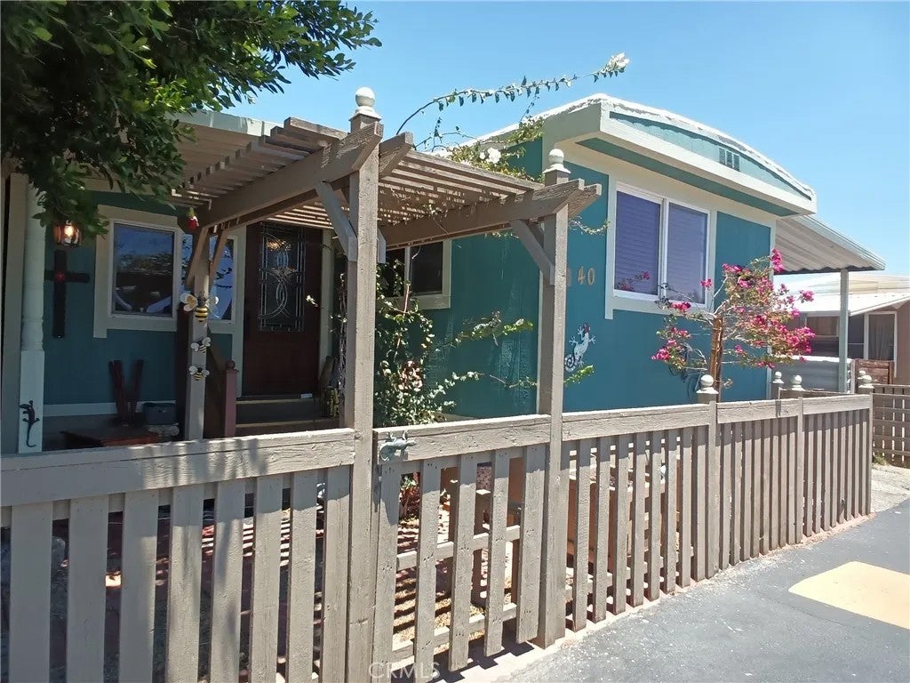 15225 Palm — photo