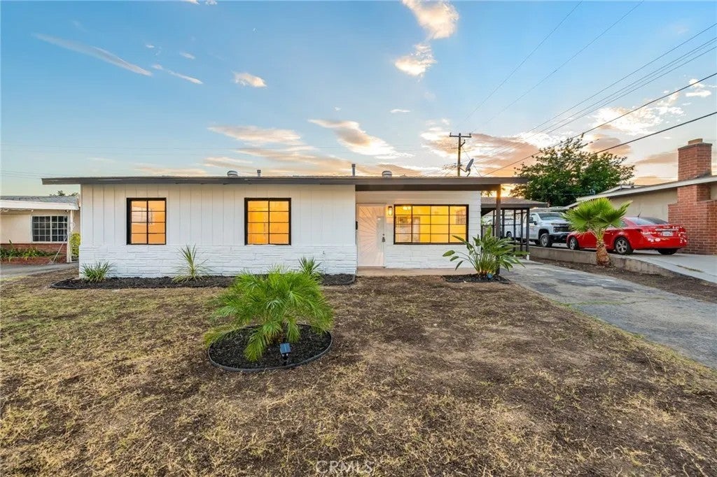 1243 Mandalay — photo