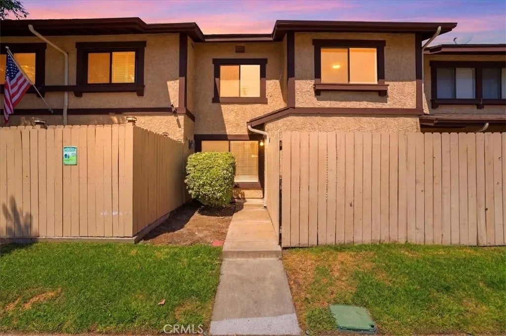 8601 Sunland 5 — photo