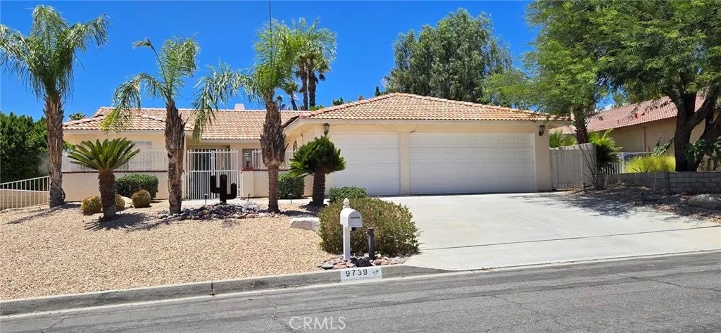9739 Warwick — photo