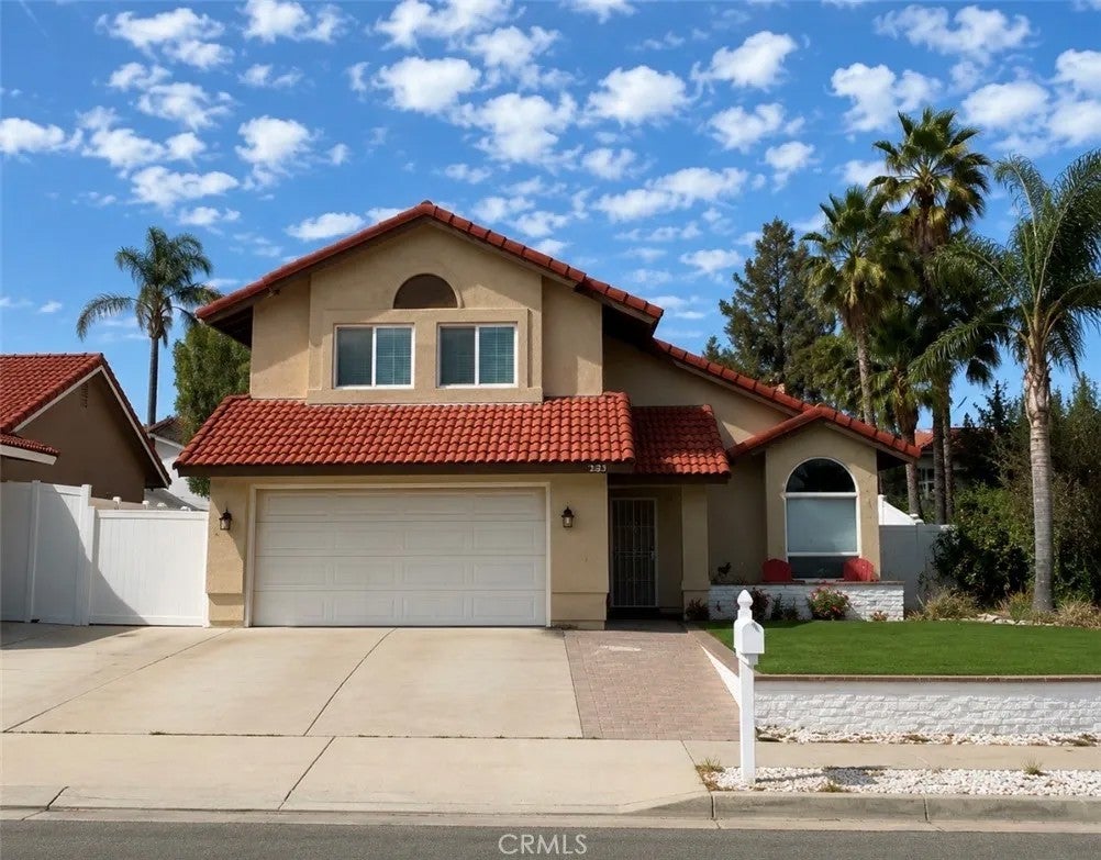 1503 Cresta — photo