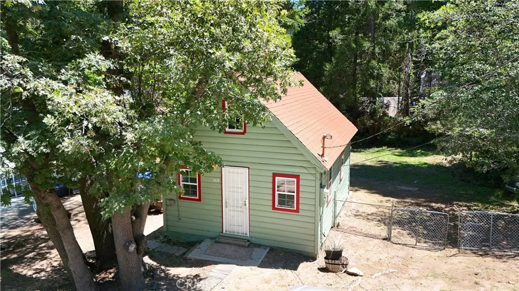 369 Log, Crestline, CA 92325 — photo 2