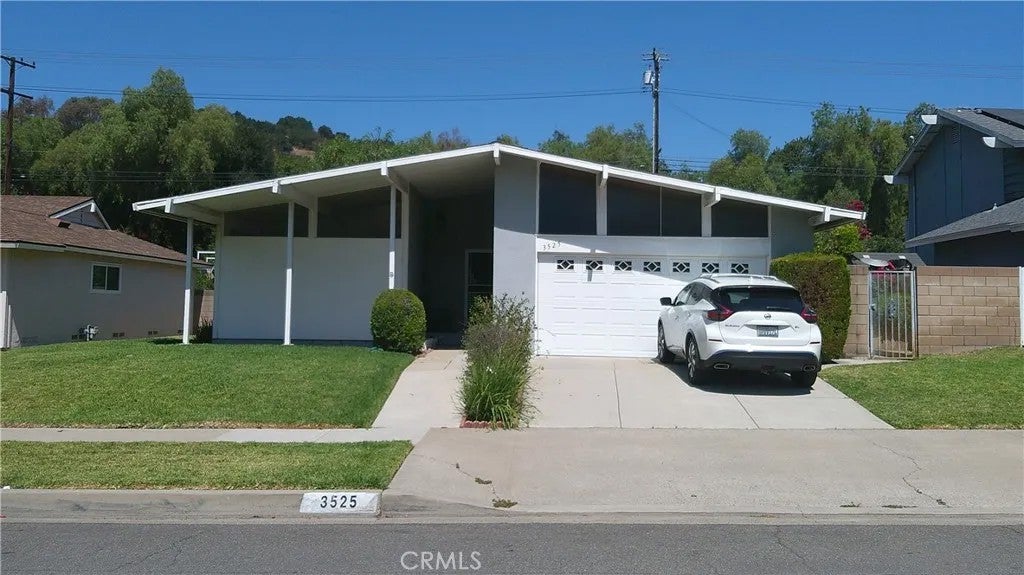 3525 Castle Rock — photo