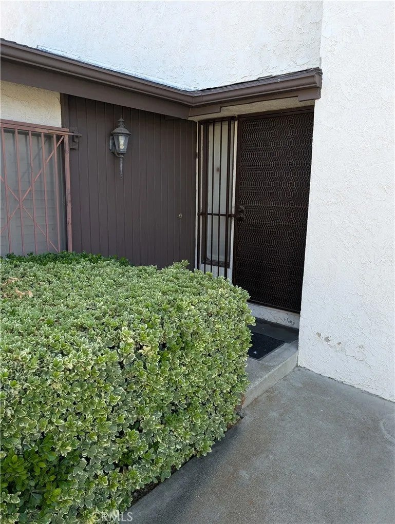 2062 Locust Court — photo