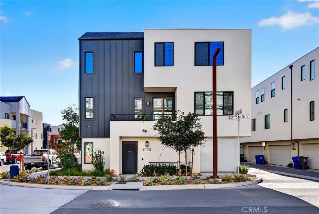 2402 Cascalote Loop — photo