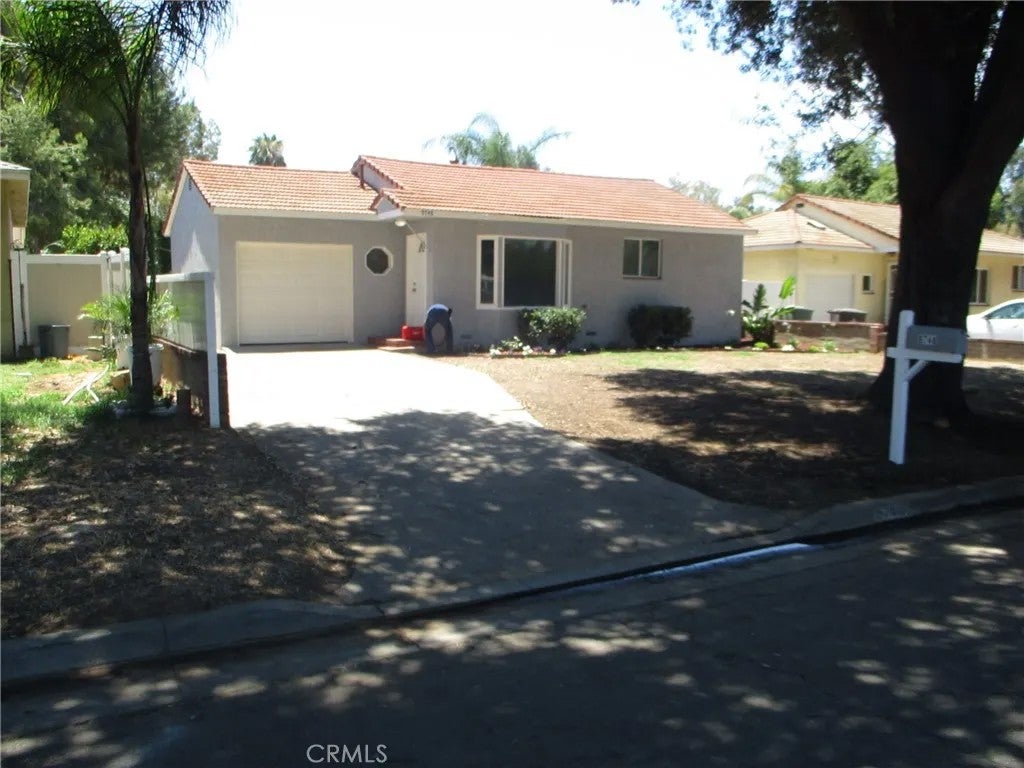 9748 Belmont — photo
