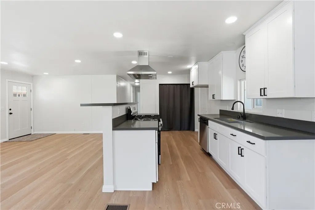 1444 Michigan 123 — photo