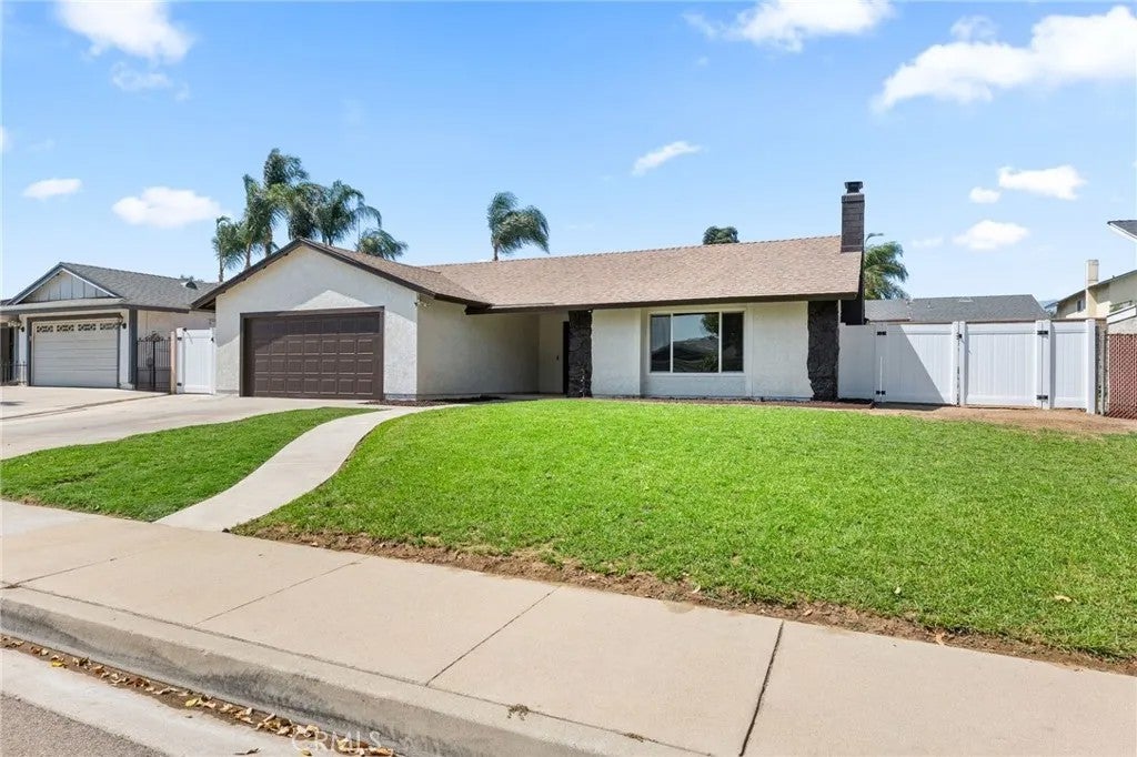 1529 E Hazeltine Street — photo