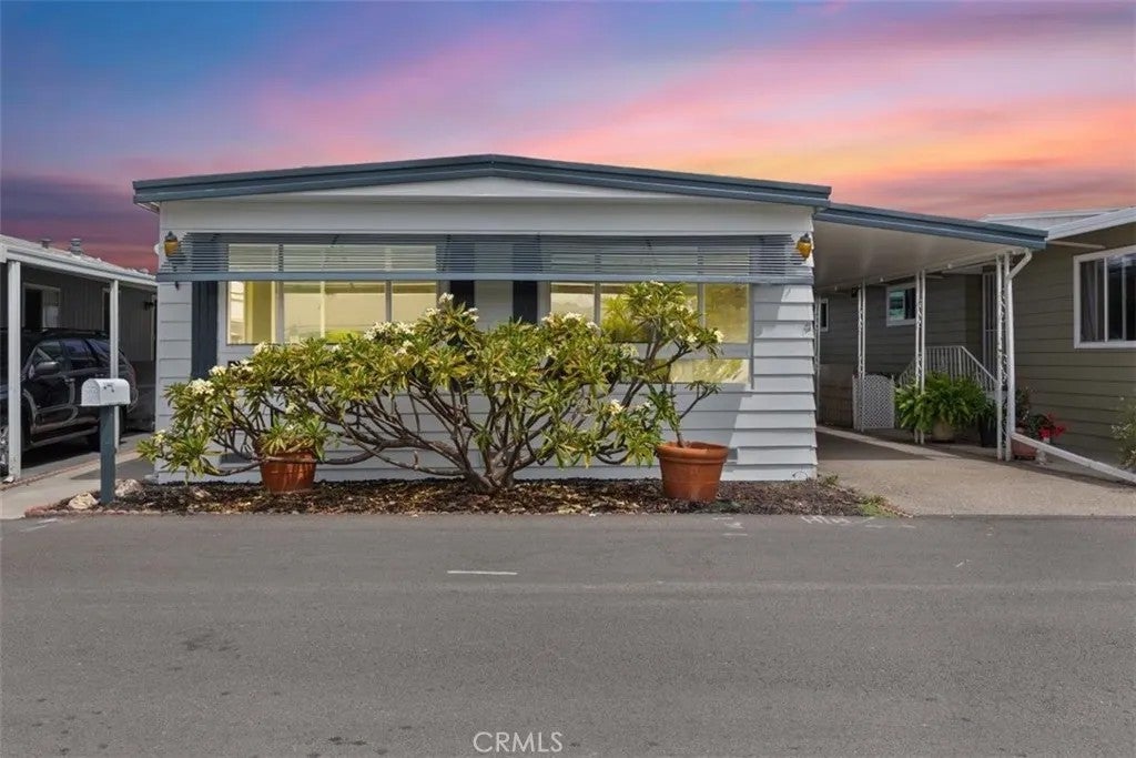 15621 Beach Blvd 103 — photo