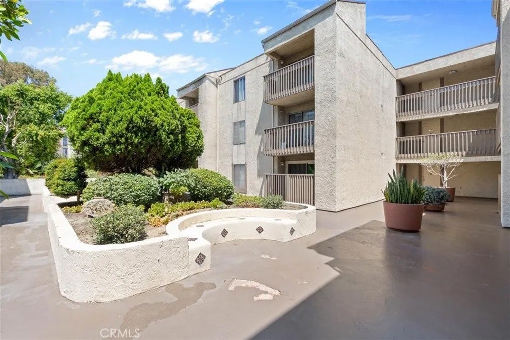1610 Neil Armstrong Street 313 — photo