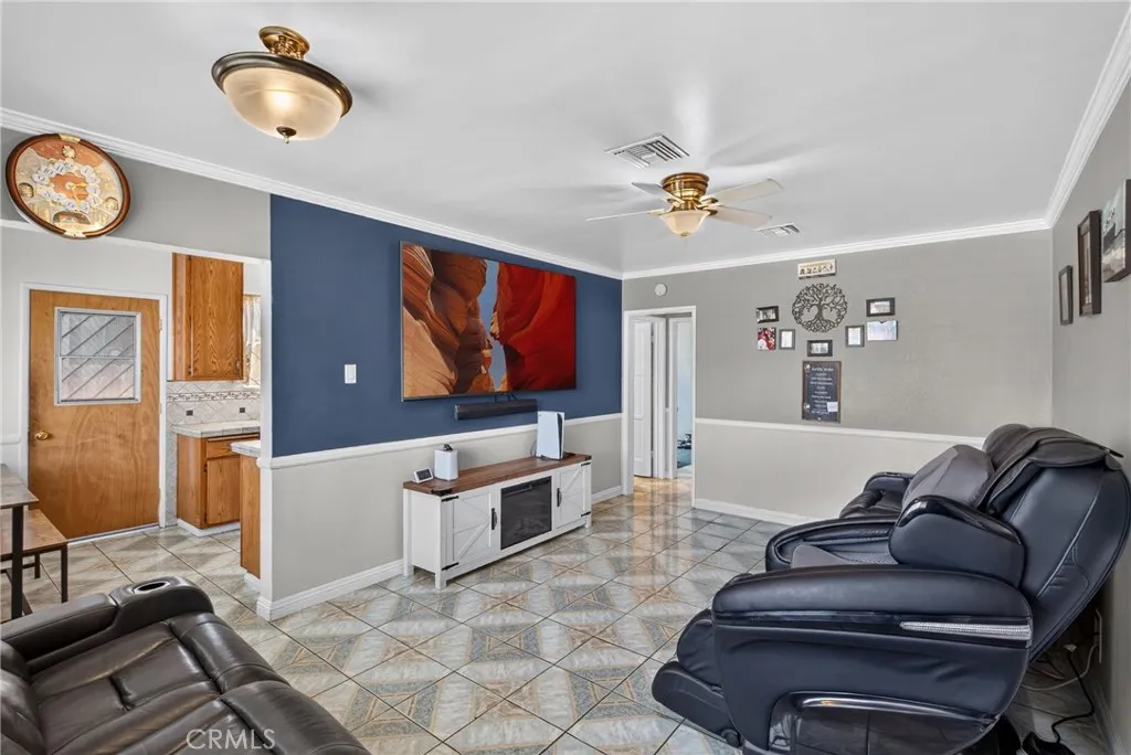 424 E 3rd, Rialto, CA 92376 — photo 2